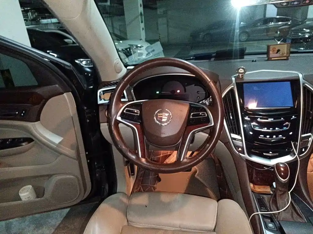 Cadillac SRX — миниатюра 6