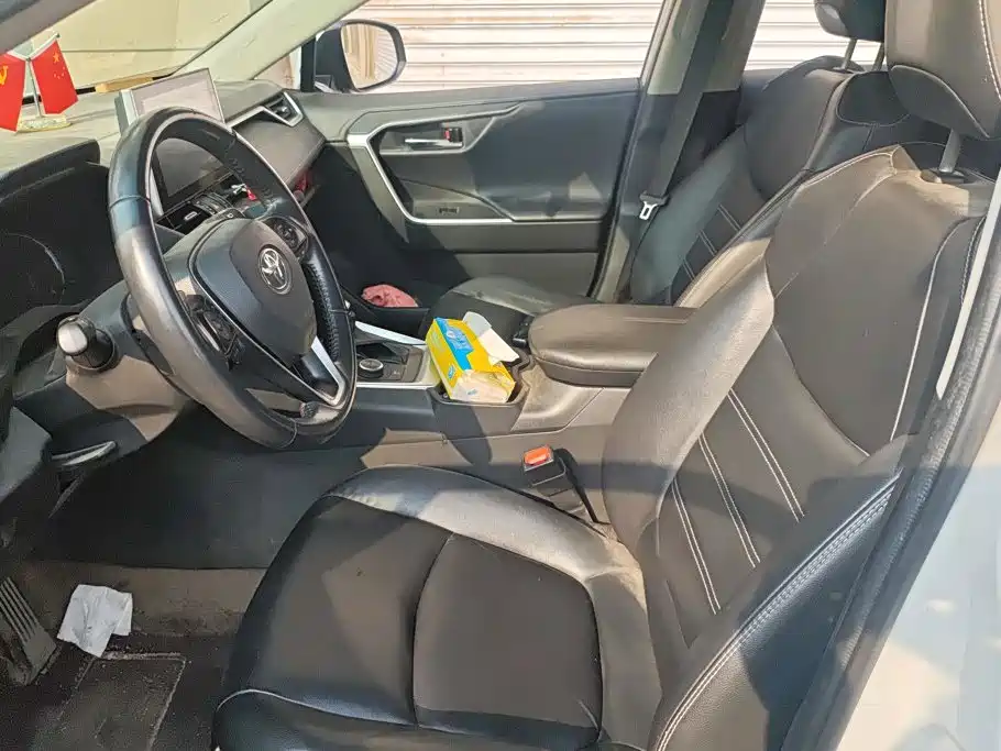 Toyota RAV4 — миниатюра 9