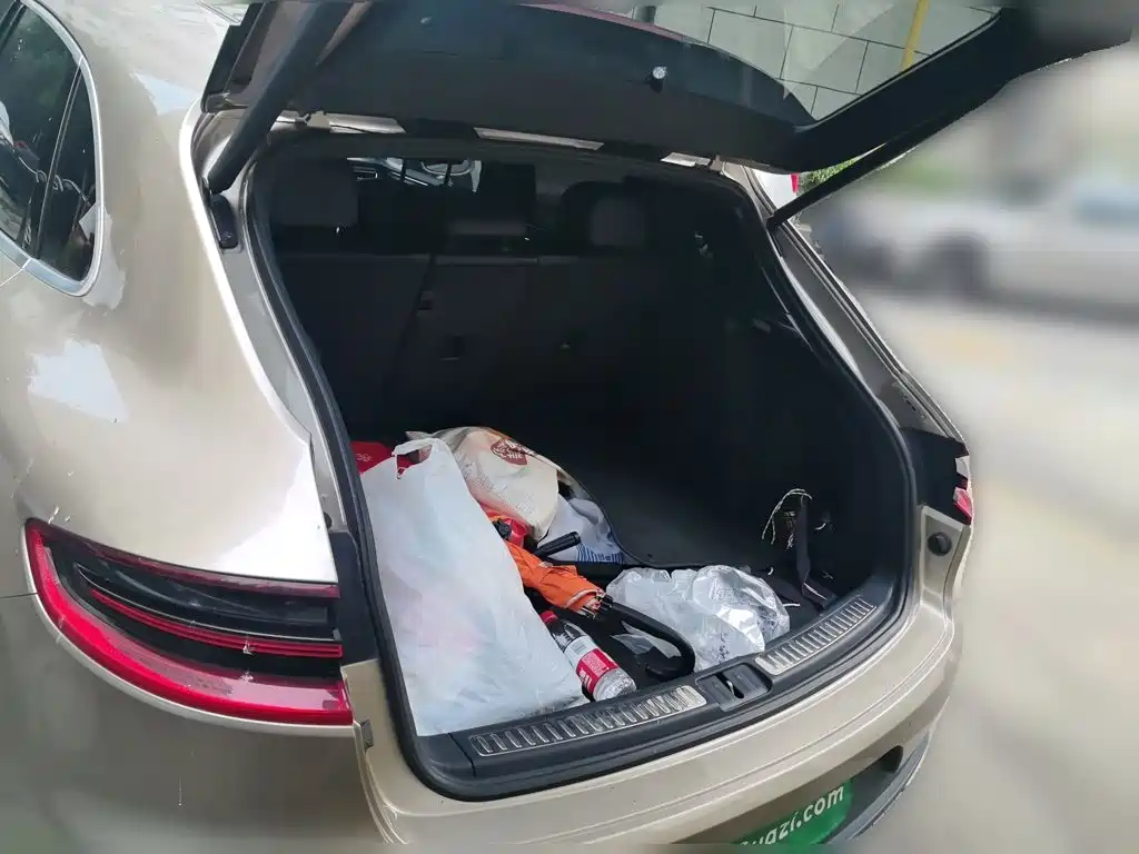 Porsche Macan — миниатюра 10
