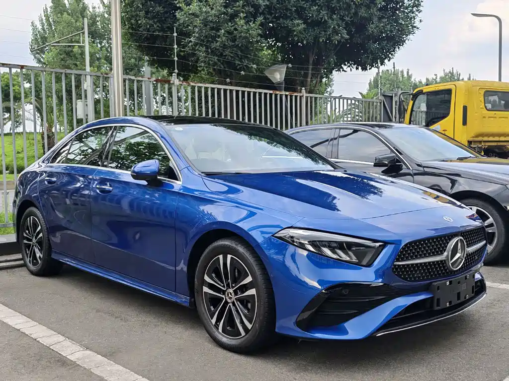 Mercedes-Benz A-Class A 2023 A 200 L
