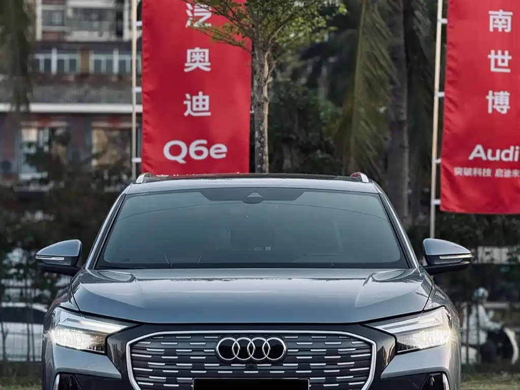 AUDI Q4 E TRON