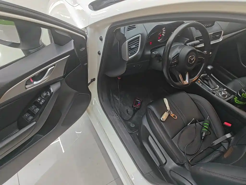 Mazda 3 Axela — миниатюра 16