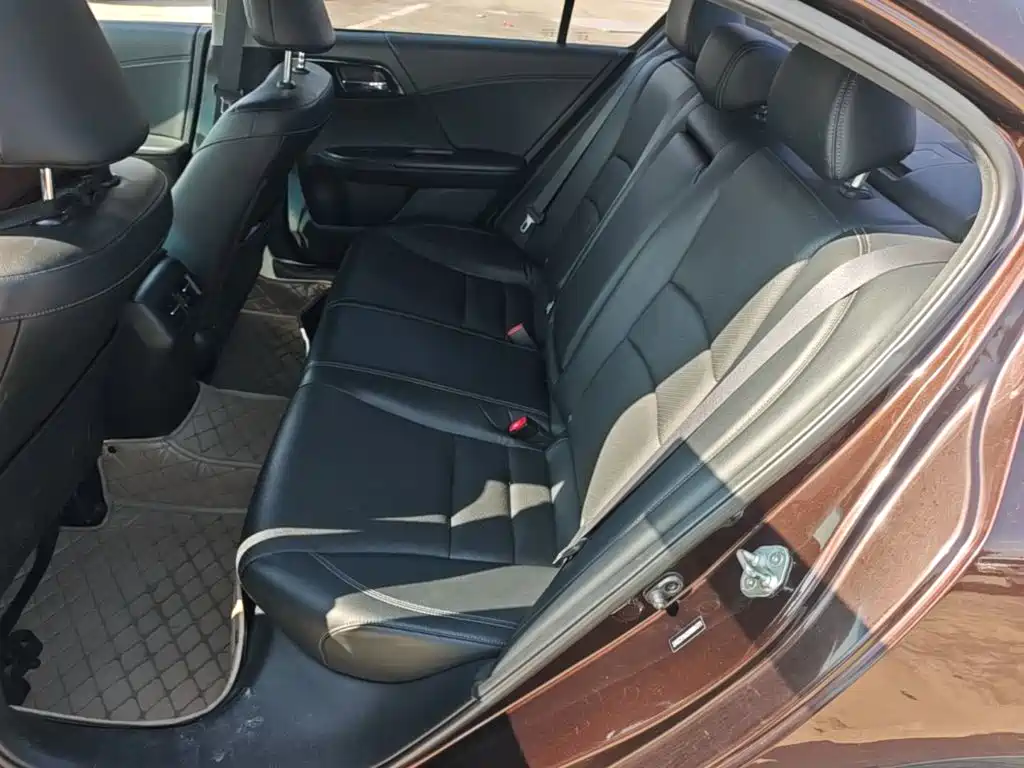 Honda Accord — миниатюра 17