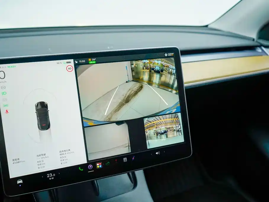 Tesla Model Y — миниатюра 17