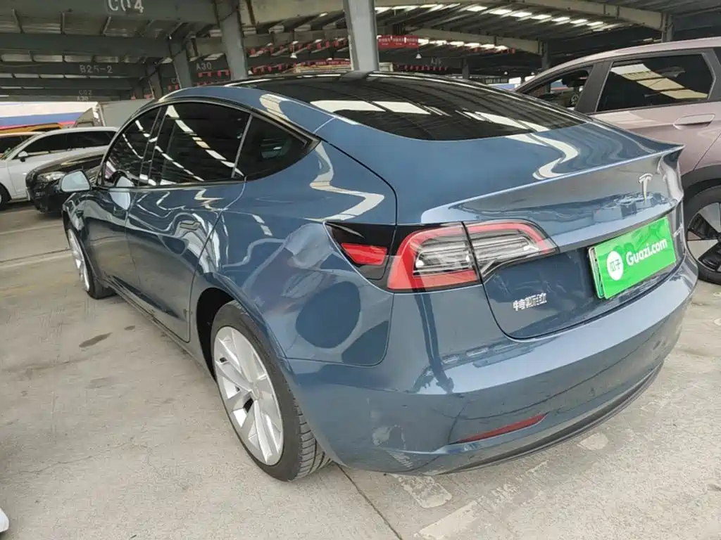 Tesla Model 3 — миниатюра 5