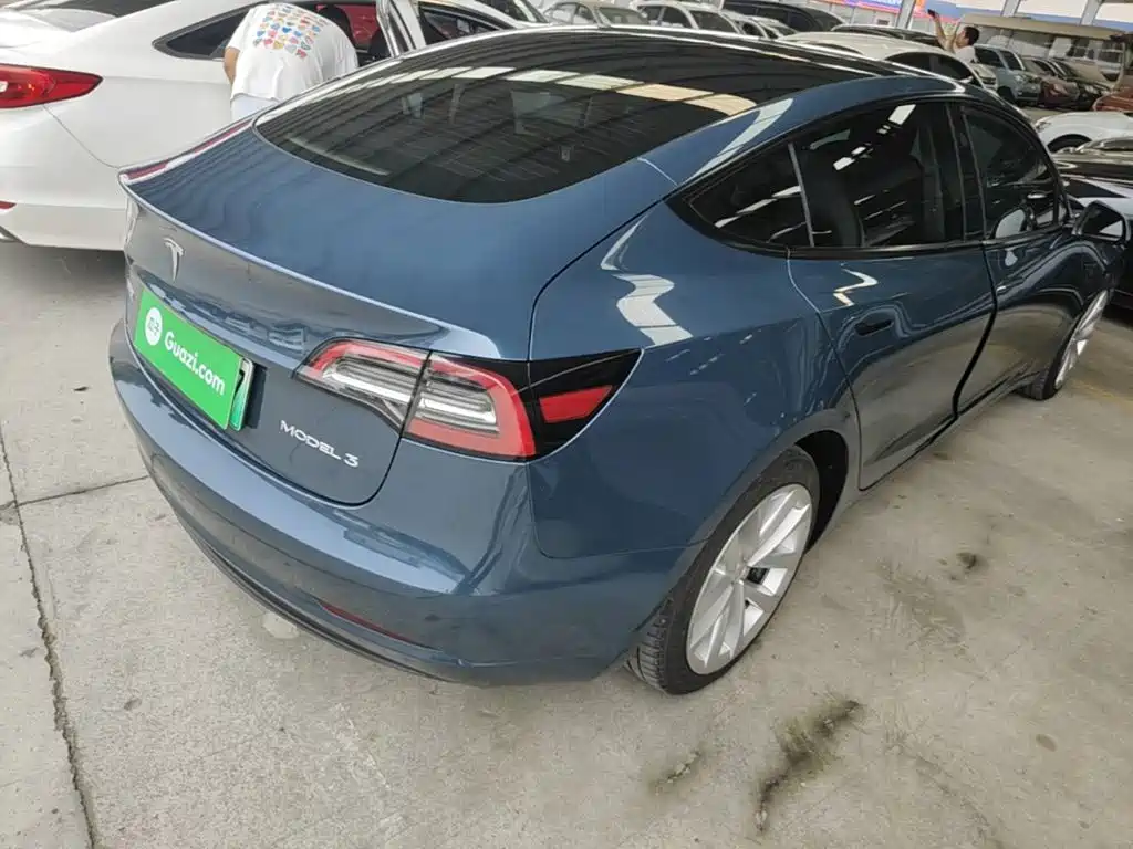 Tesla Model 3 — миниатюра 7