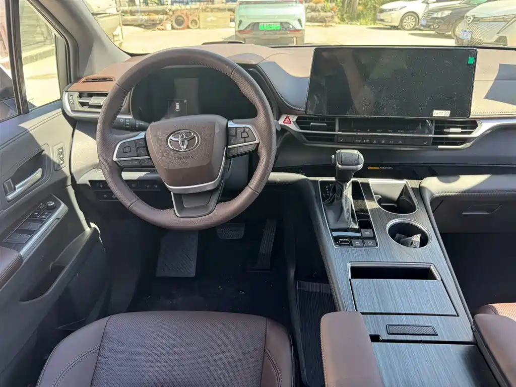 Toyota Granvia 2026 2.5L Luxury PLUS
