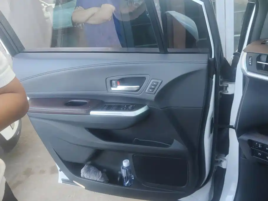 Toyota Granvia — миниатюра 7