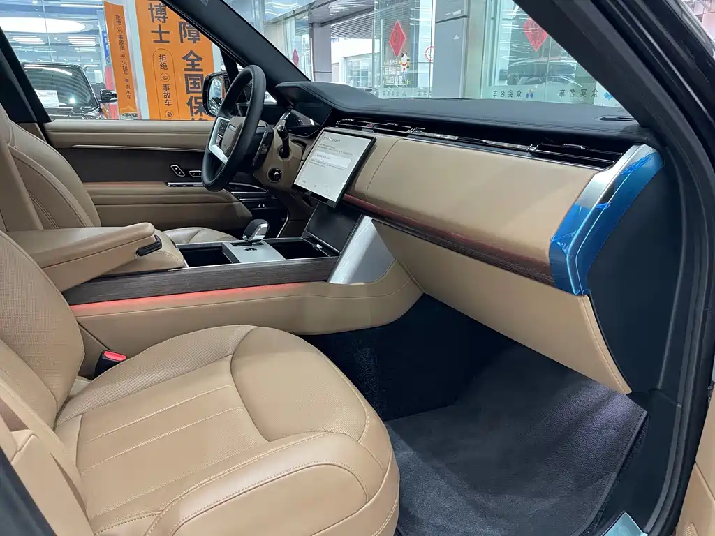 Land Rover Range Rover 2024 3.0 L6 400PS Long Wheelbase мест