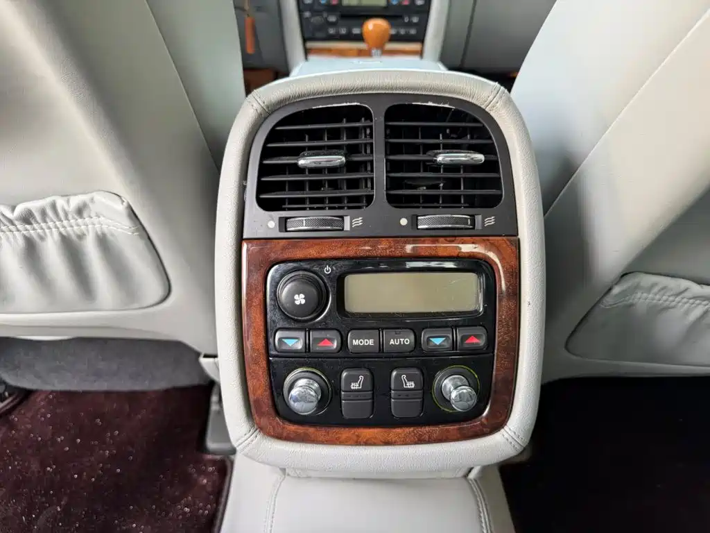 Jaguar XJ — миниатюра 9