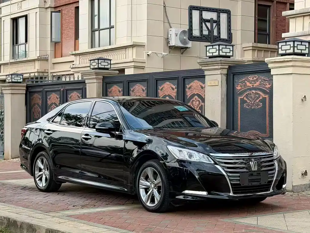 Toyota Crown 2015 2.0T Fashion