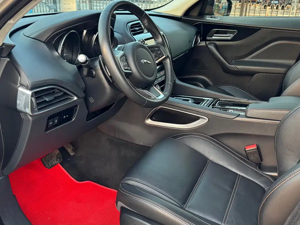 Jaguar F-PACE 2.0T Urban Premium Edition, фото 12