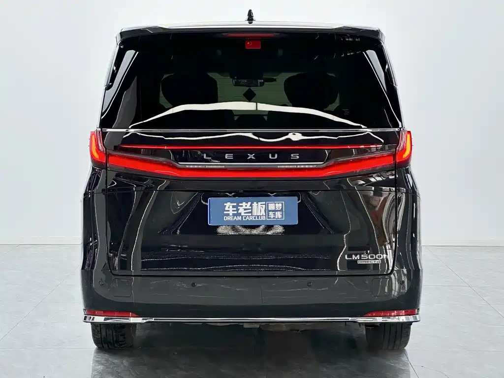 LEXUS LM