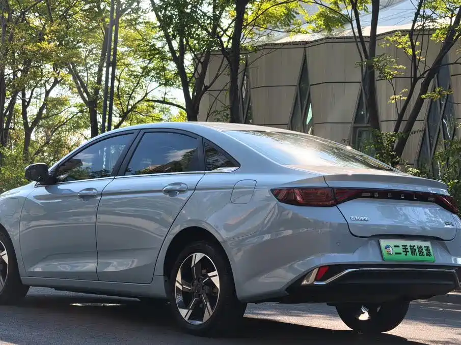 Geely L HiP — миниатюра 4