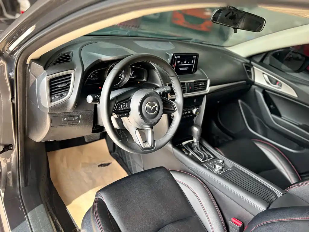 Mazda Mazda3 3 2017 2.0L AT Luxury V