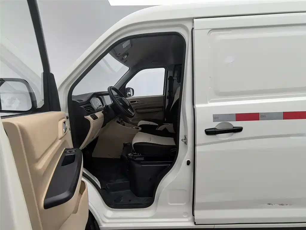 CHANGAN CROSS STAR V7 EV