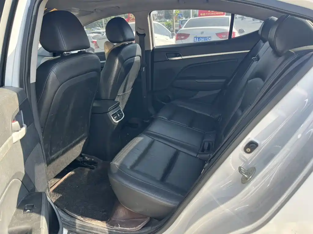 Hyundai Elantra — миниатюра 14
