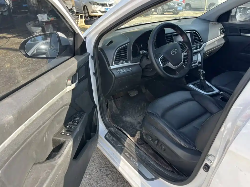 Hyundai Elantra — миниатюра 12