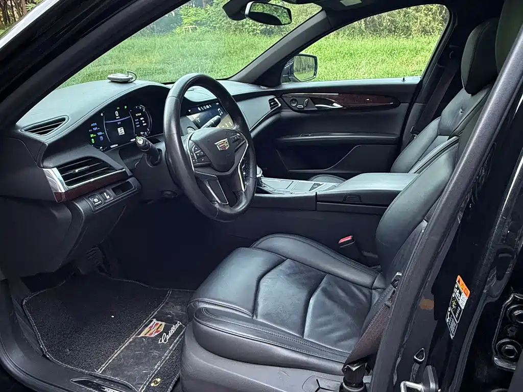 CADILLAC CT6 PLUG IN