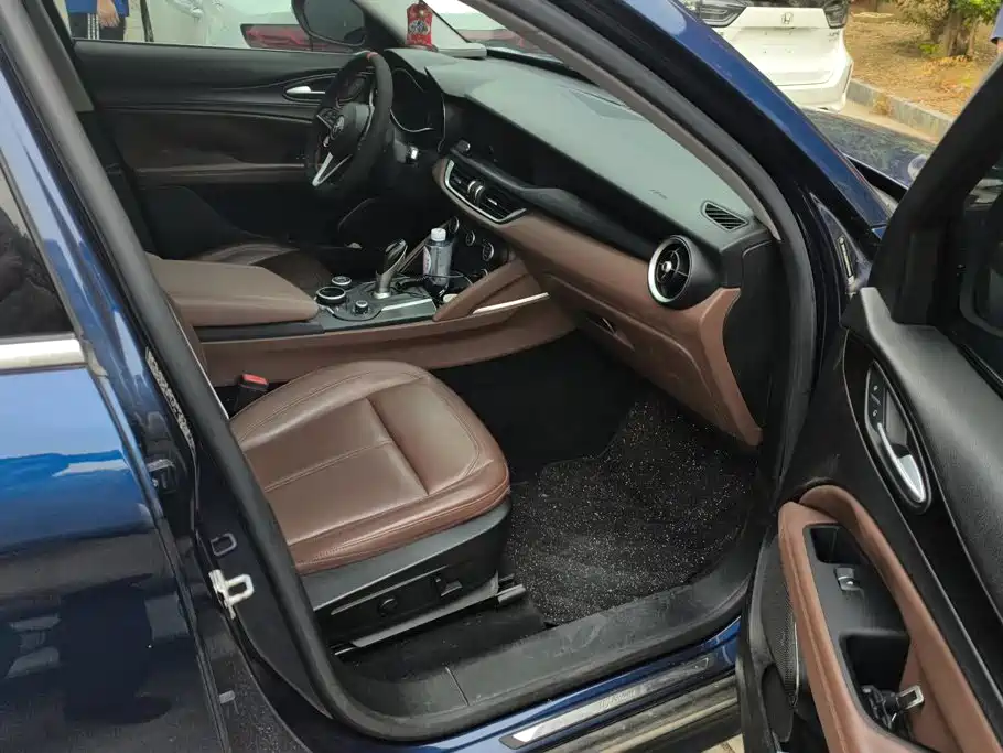 Alfa Romeo Stelvio — миниатюра 8