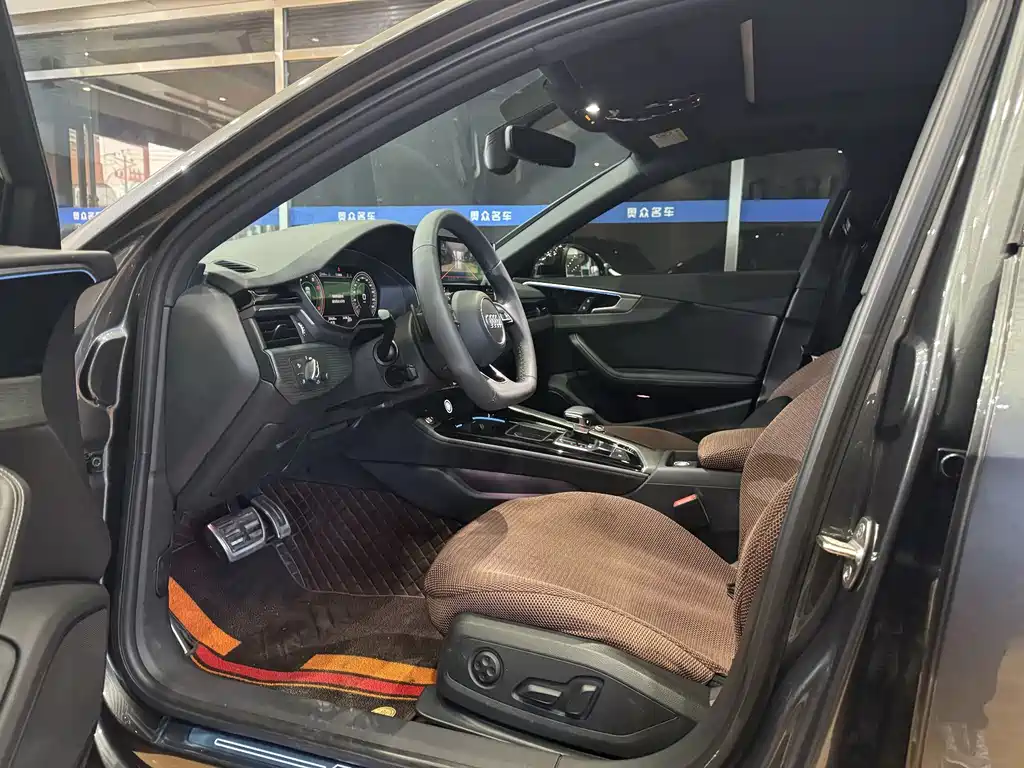 Audi A4L 2023 40 TFSI Luxury