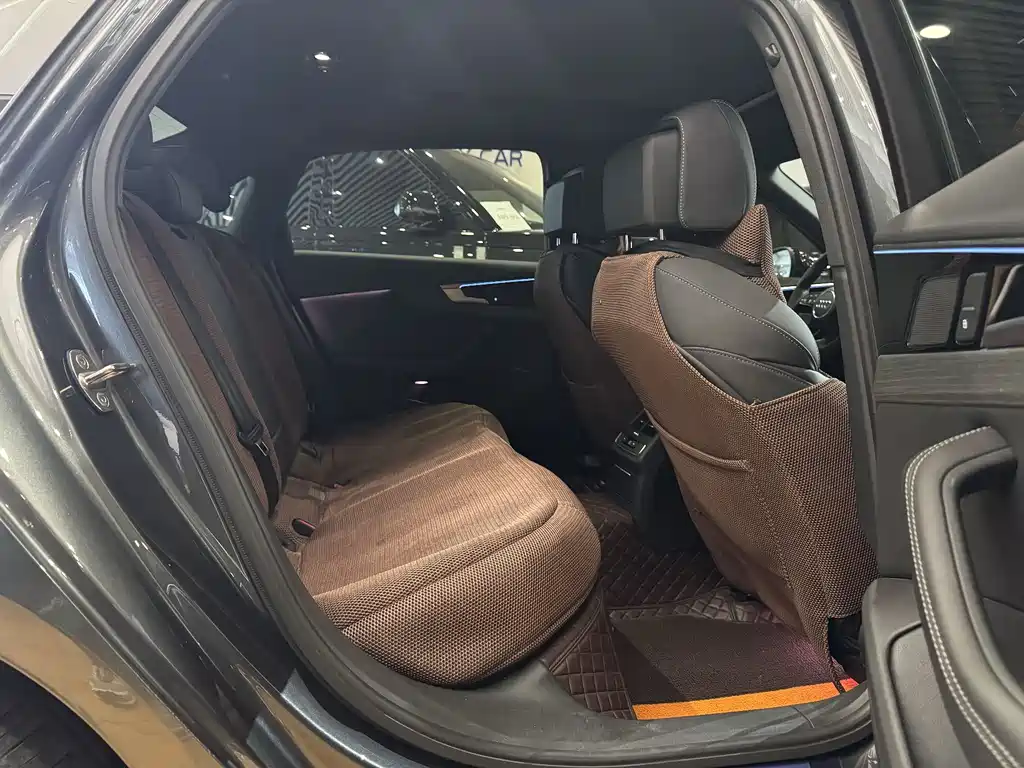 Audi A4L 2023 40 TFSI Luxury