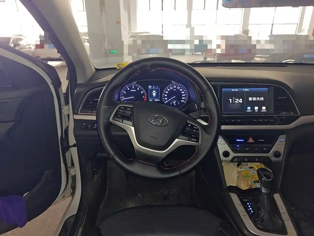 Hyundai Elantra — миниатюра 3