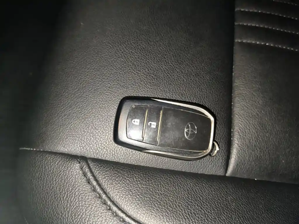 Toyota RAV4 — миниатюра 9