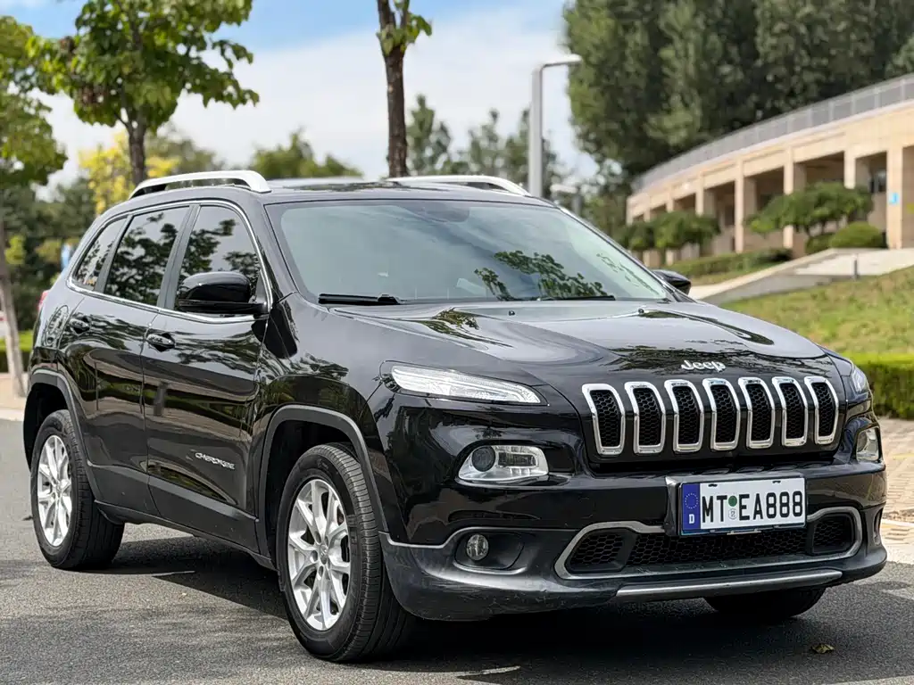 Jeep Cherokee — миниатюра 3