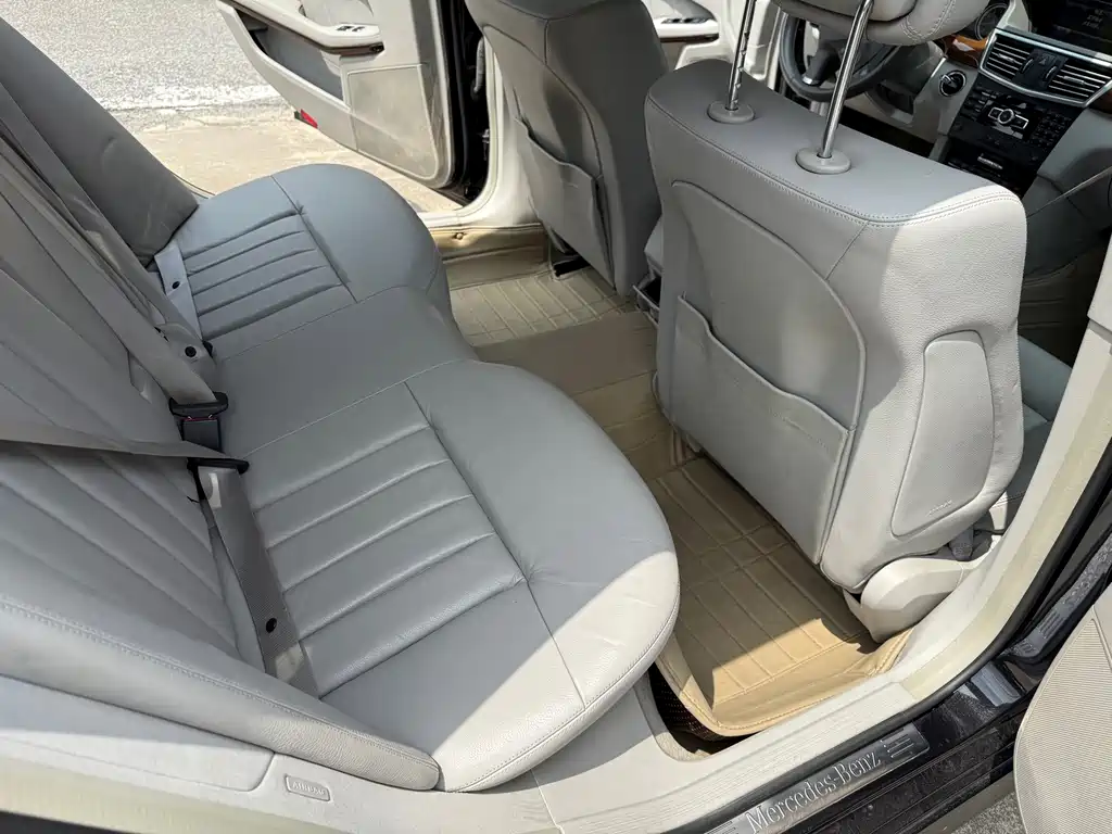 Mercedes-Benz E-Class — миниатюра 10