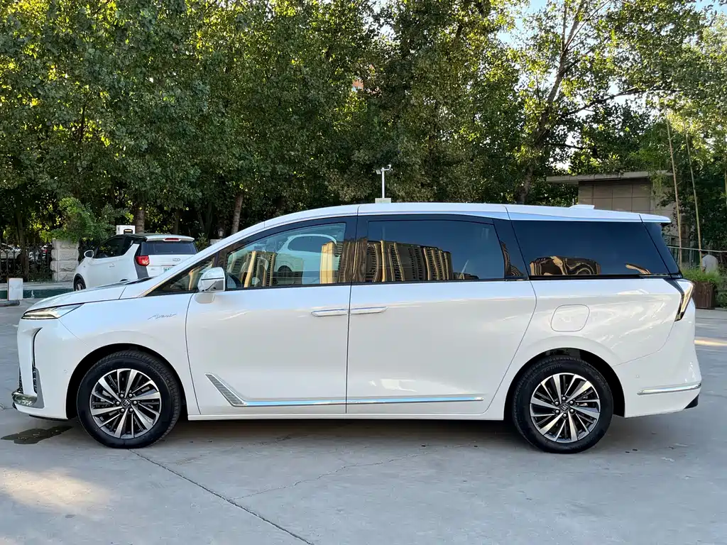 Buick GL8 Hybrid — миниатюра 8