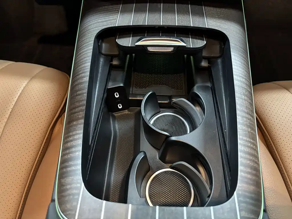 Mercedes-Benz E-Class New Energy — миниатюра 17
