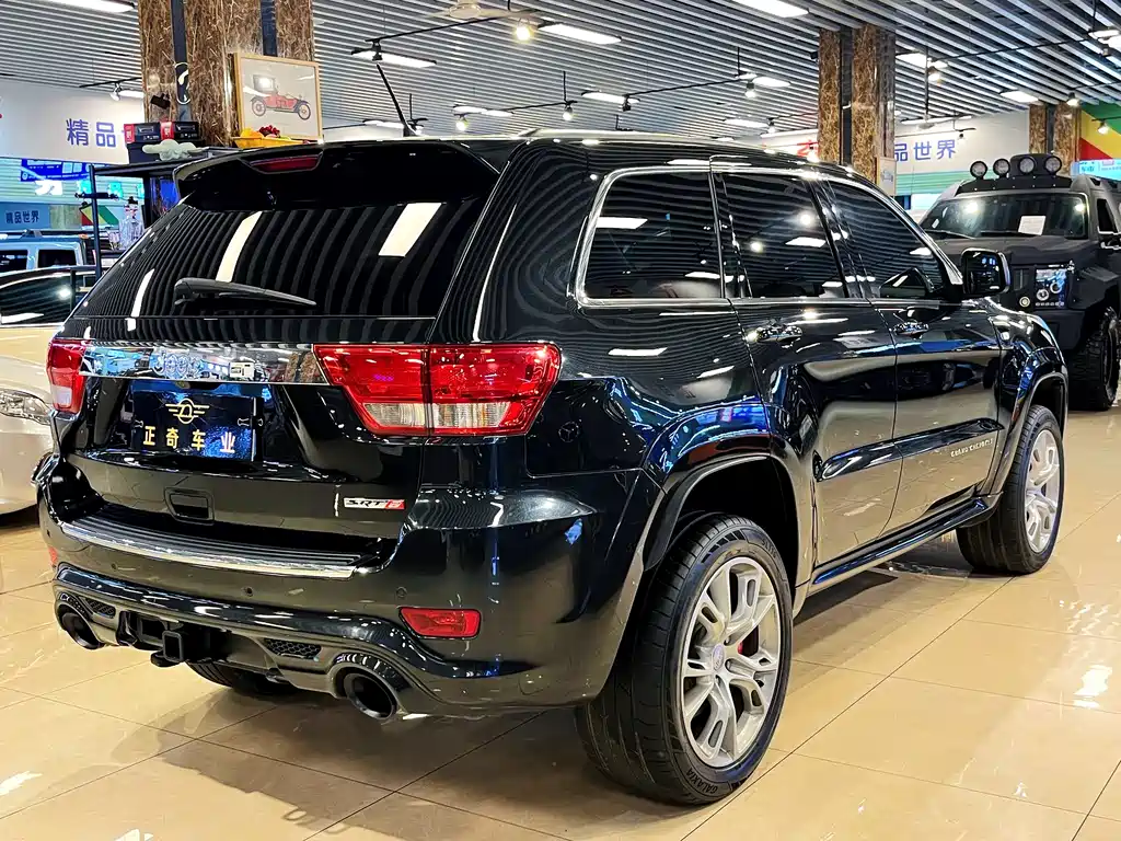 Jeep Grand Cherokee SRT — миниатюра 4