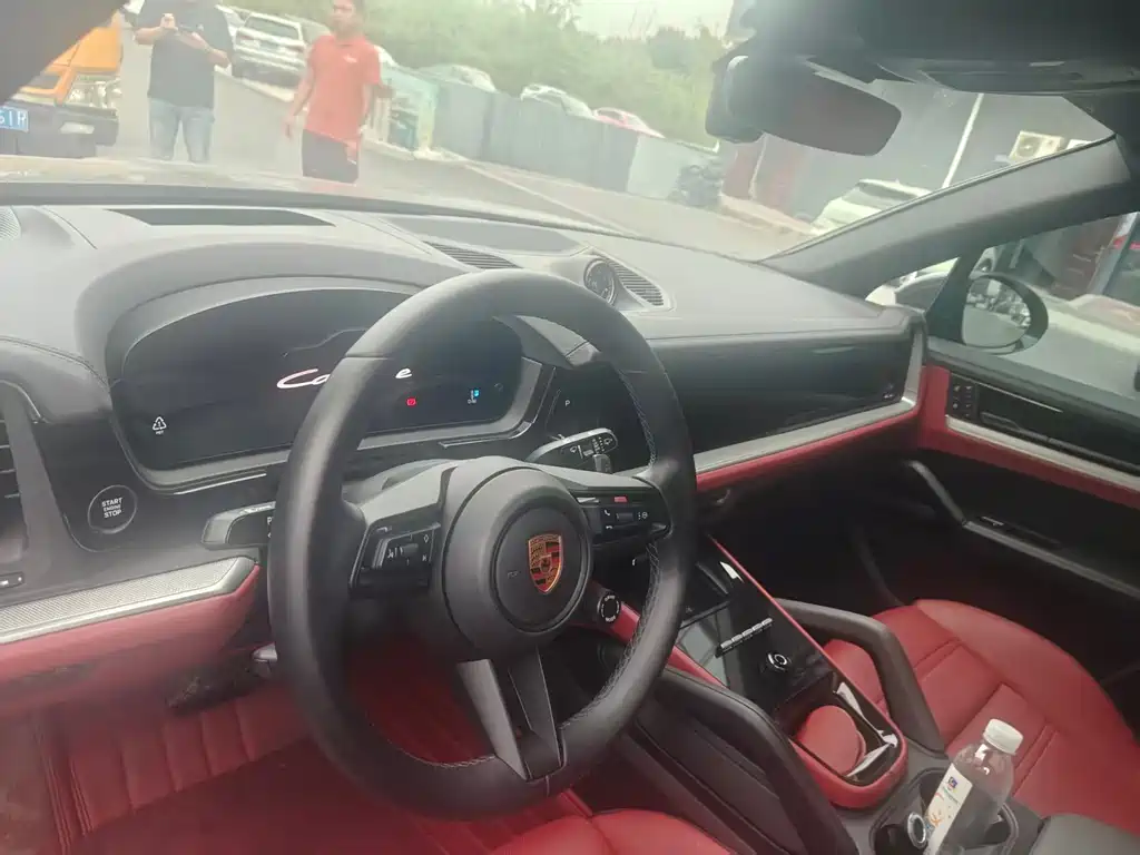 Porsche Cayenne — миниатюра 8