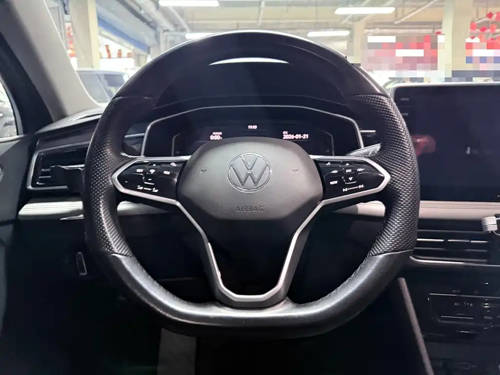 Volkswagen Tiguan L - фото 11