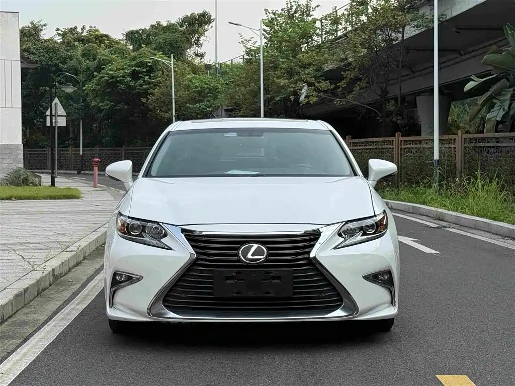 Lexus ES — миниатюра 2