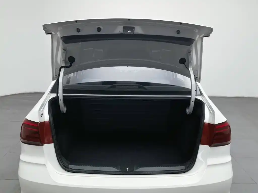 Volkswagen Santana — миниатюра 16