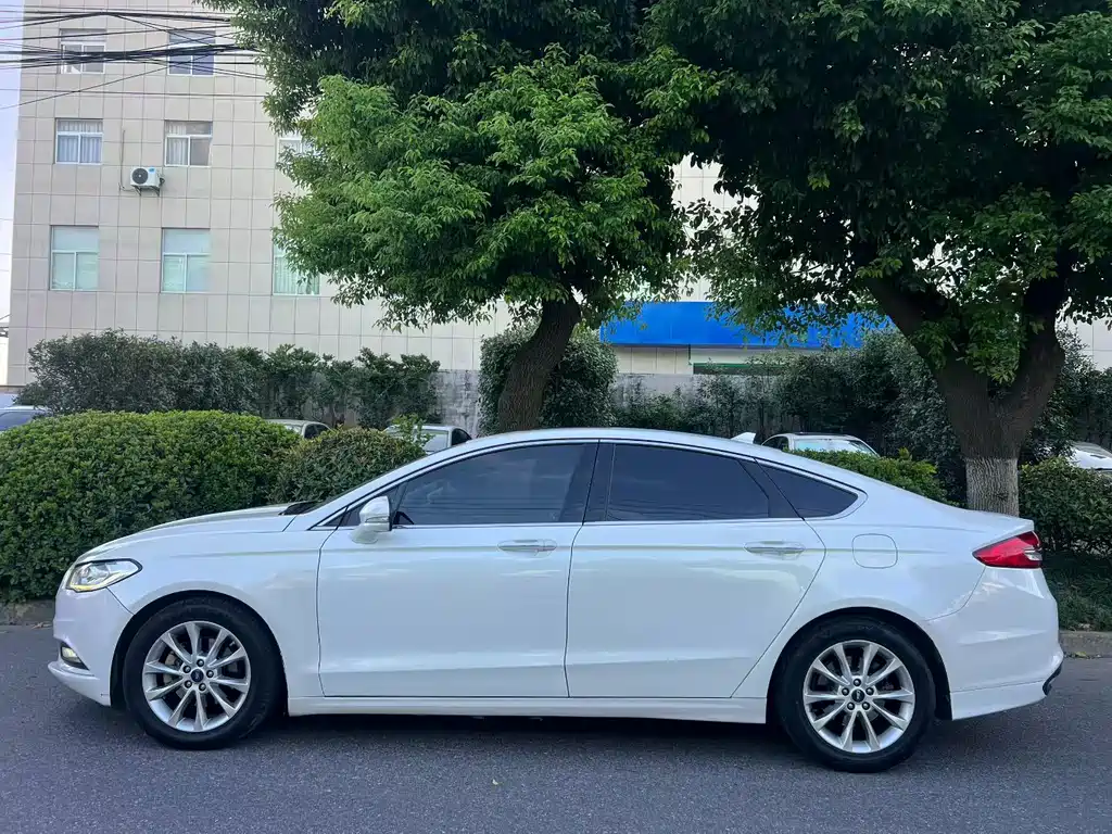 Ford Mondeo — миниатюра 7