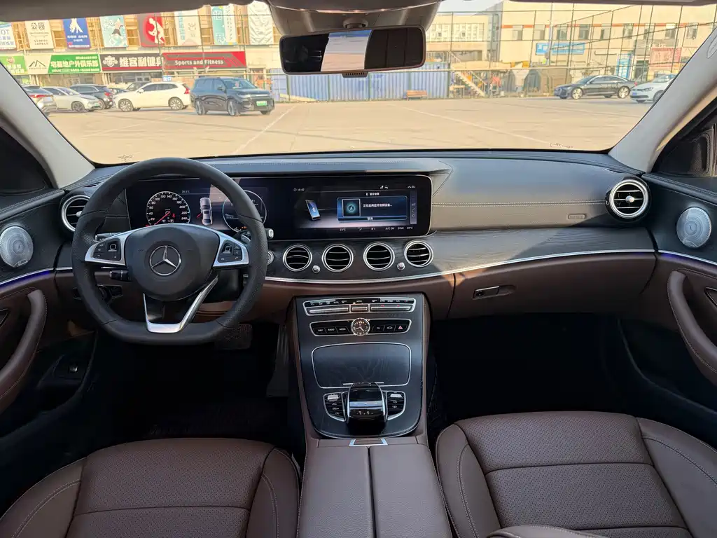 Mercedes-Benz E-Class — миниатюра 17