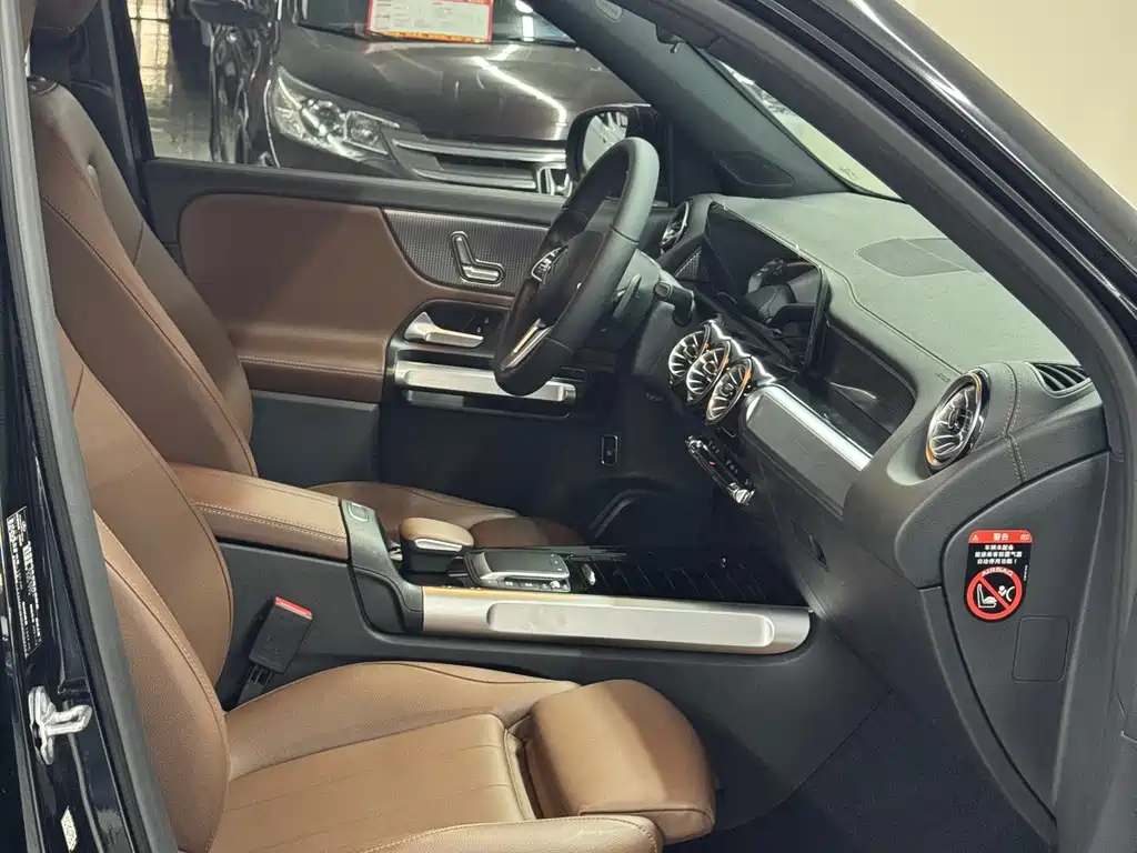 Mercedes-Benz GLB — миниатюра 10