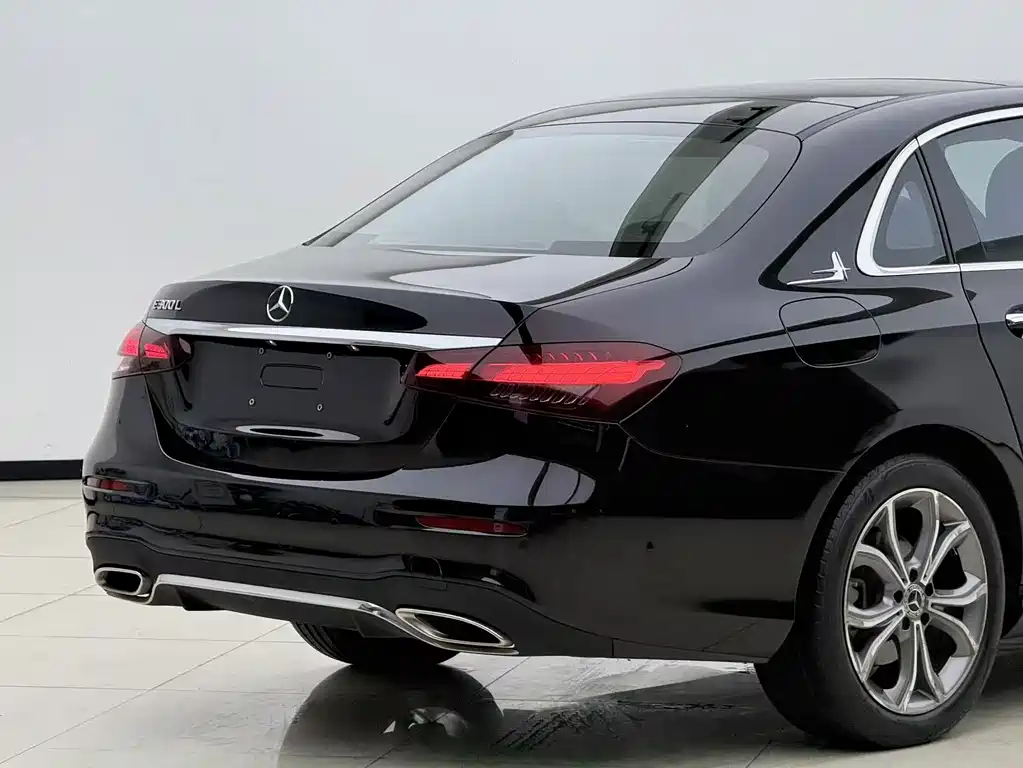 Mercedes-Benz E-Class — миниатюра 7