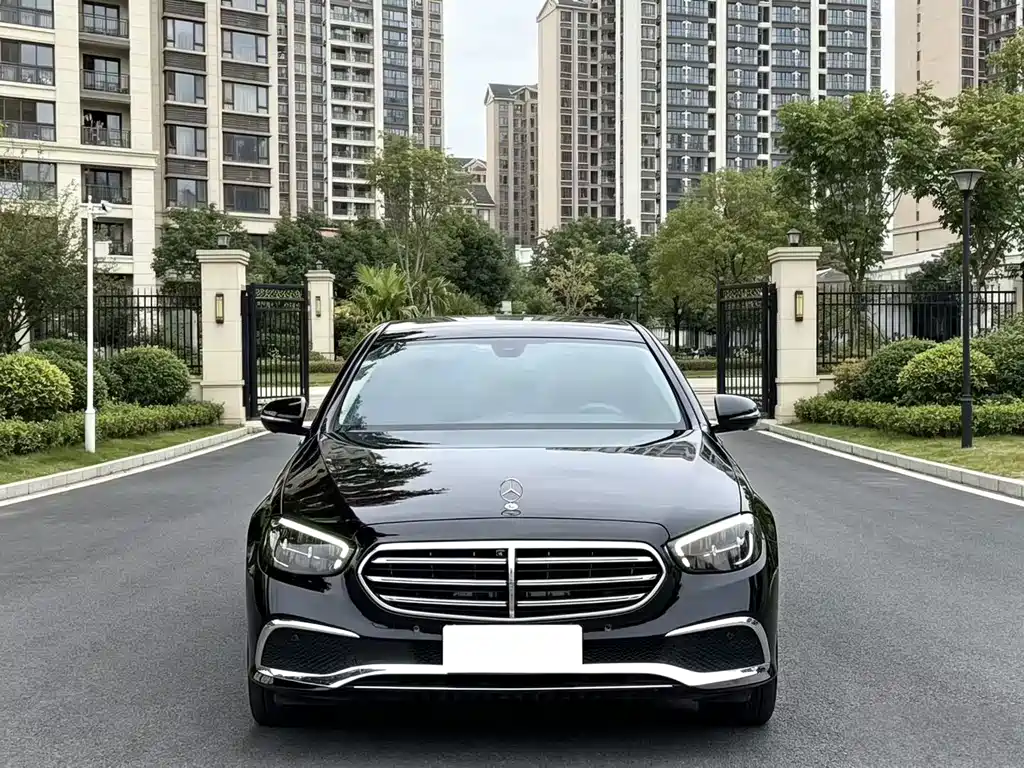 Mercedes-Benz E-Class — миниатюра 2