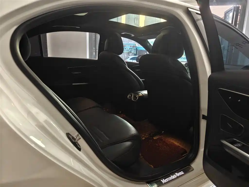 Mercedes-Benz C-Class — миниатюра 17