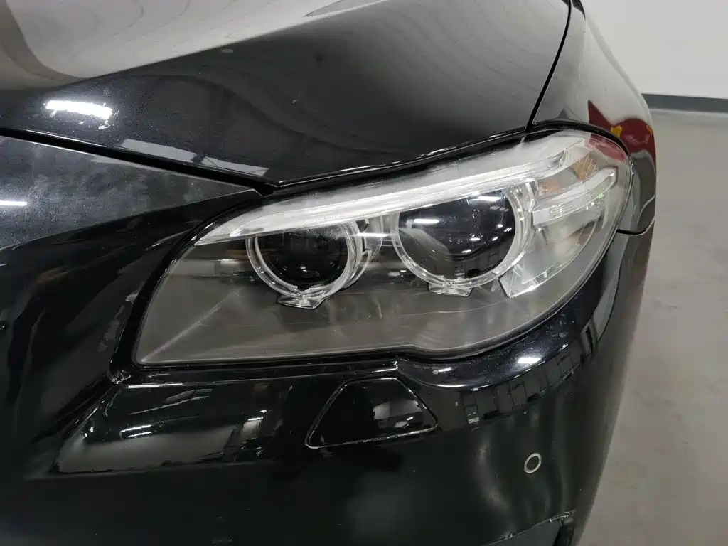 BMW 5 Series — миниатюра 7