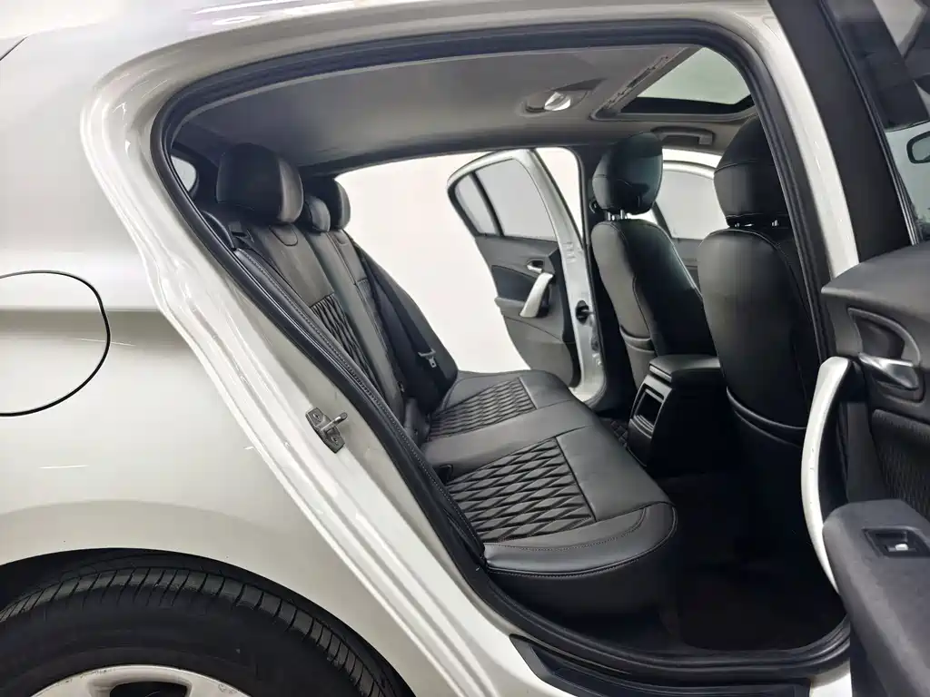 BMW 1 Series (Import) — миниатюра 16