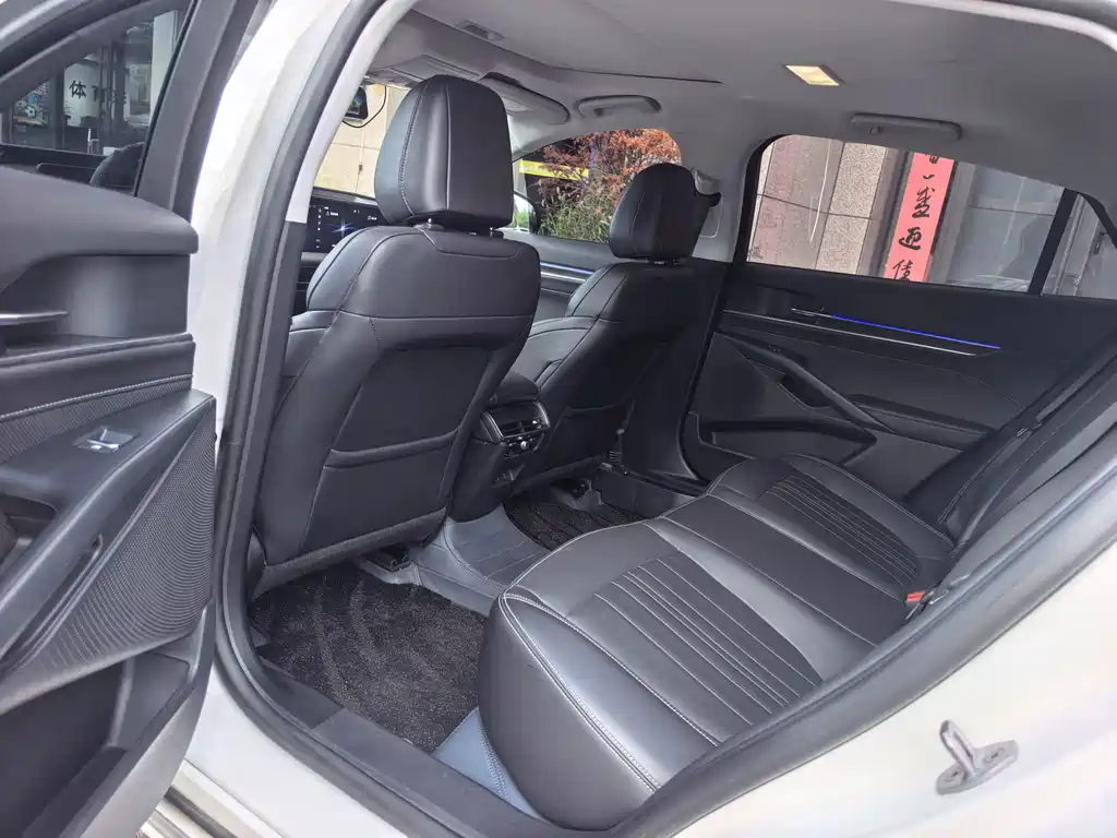 Ford Mondeo — миниатюра 7