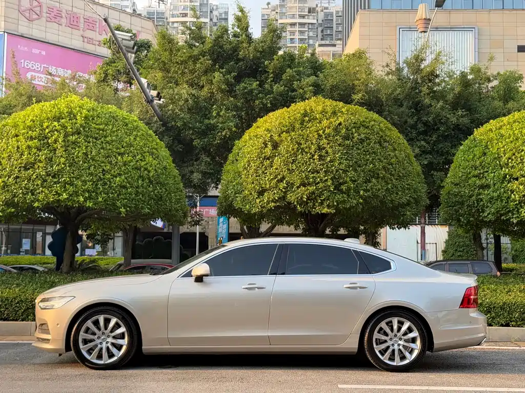 Volvo S90 — миниатюра 8