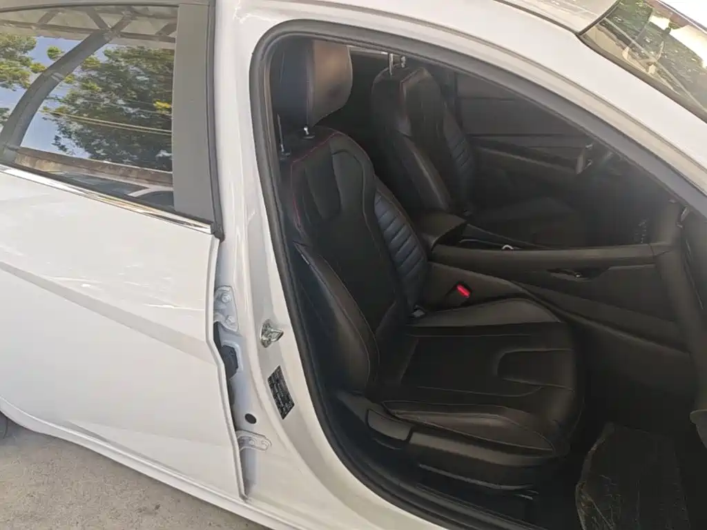 Hyundai Elantra — миниатюра 25
