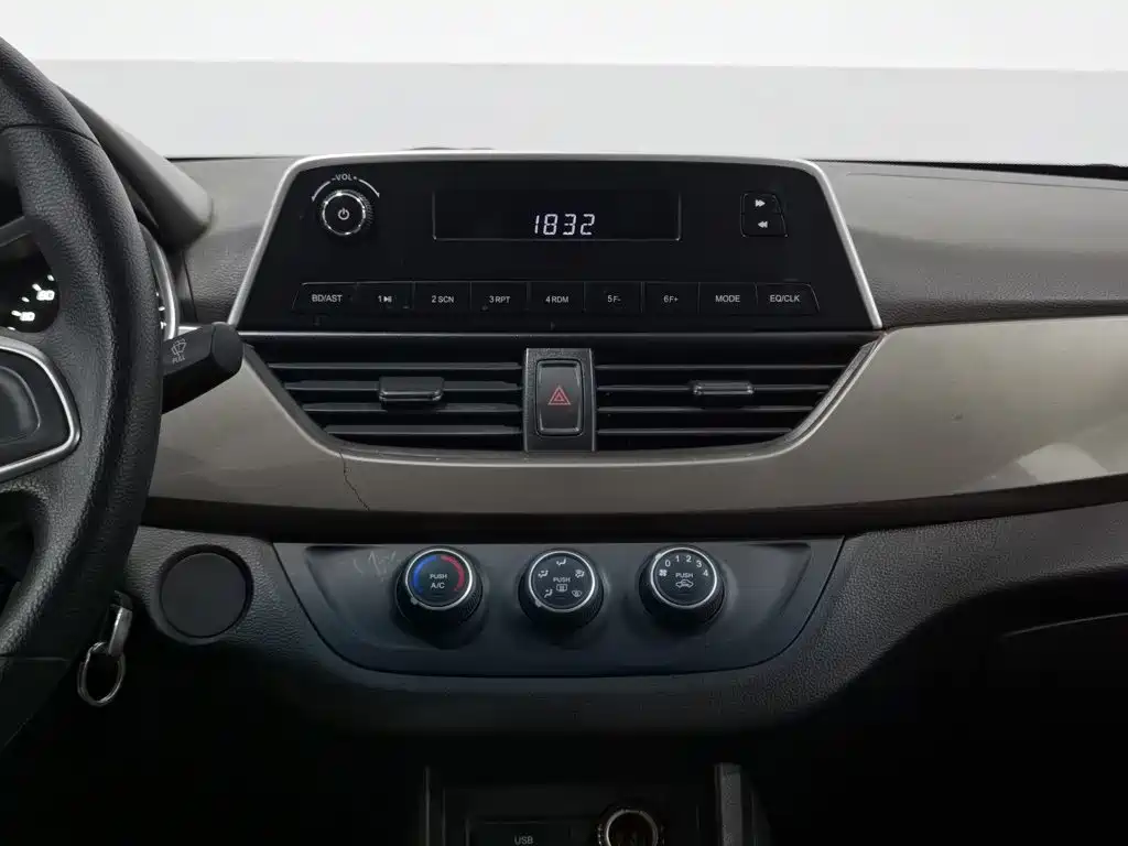 Baojun 310W — миниатюра 12