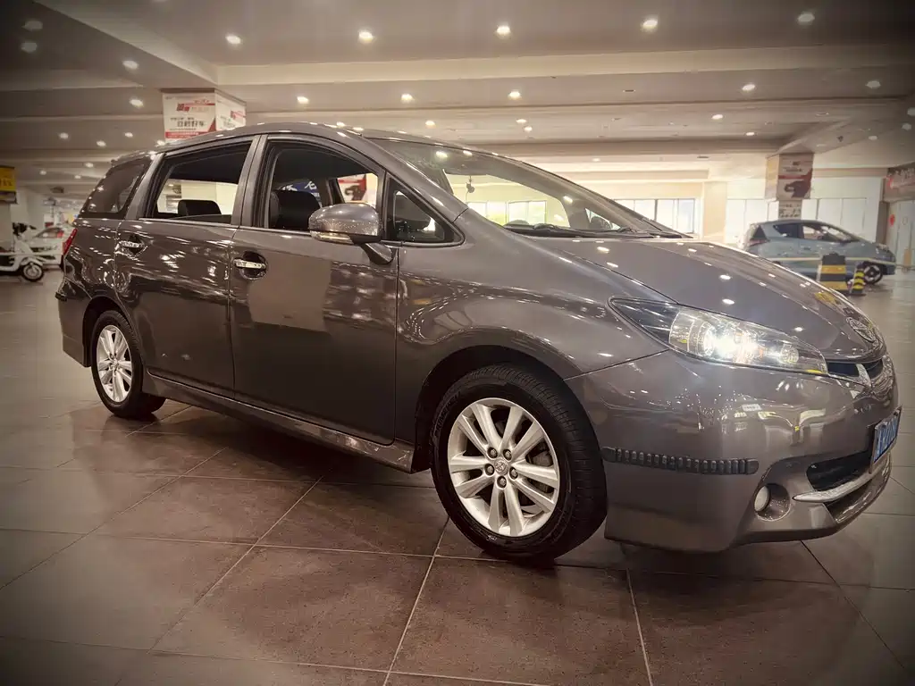 Toyota WISH — миниатюра 3